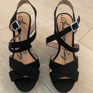 Be and new black wedges